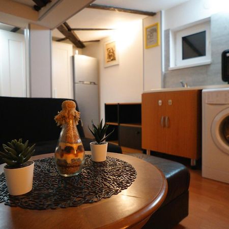 2-Room Cozy Retreat Near City Center Bukareszt Zewnętrze zdjęcie