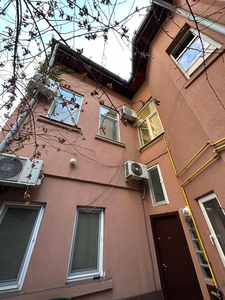 2-Room Cozy Retreat Near City Center Bukareszt Zewnętrze zdjęcie
